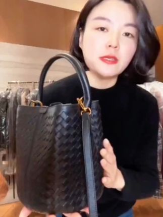 【新款水桶包】TANTAN 黑色高级百搭时尚大牌款单肩斜挎包3566#百搭包包 #水桶包#暖fufu冬日ootd #暖系流光 #冬上新来抖音