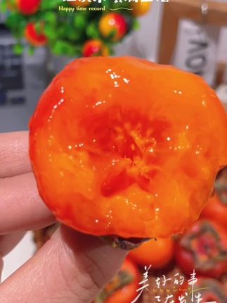 咬一口饱满的甜蜜,感受自然的馈赠。 营养丰富,每一口都是幸福的味道。🍊✨ #营养丰富 #优质水果