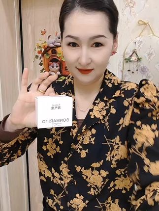 晚上穿漂亮的睡衣搭配这个香水自信感满满的。#好物推荐分享 #强烈推荐 #自用好物推荐