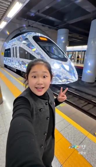 百变之钻石列车#即梦seedance2.0 #即梦ai #ai分身戏精大赛 #我的ai分身杀疯了