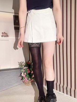 #今日穿搭 #穿出大长腿 #裙子搭配 #秒变大长腿 #袜子怎么穿最美