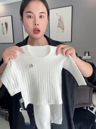 #精选优质面料柔软舒适亲肤透气 立秋后天气早晚温差大,提前给宝宝入手了这款秋衣秋裤套装,它是无骨拼接的,高腰设计保护宝宝肚肚子不受凉#婴幼儿服饰推荐 #宝妈推荐