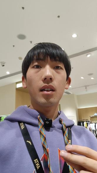 非常容易能从门店里面找到的 安踏可以体考的跑鞋,不带碳板 也没表带碳板,中底扎实更好发力