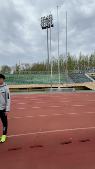 立定跳远提分秘籍
中考体育上门教学
动作拆解 |发力教学|姿势纠正
找对技巧,轻松突破2.40米满分💯