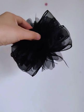 不管搭配哪种发型都好看的满天星羽毛抓夹~又美又温柔 #头饰发饰 #洋气减龄 #简单好看的发型 #抓夹用法 #头饰发饰