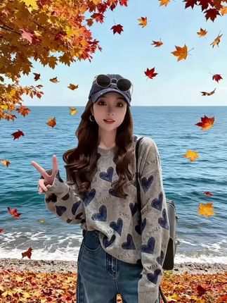 《秋日海岸的漫游诗》 她踩着铺满枫叶的海岸小径,每一步都似在为秋意谱曲。 海风吹动卷发时,她正走向一场与季节的浪漫会晤——脚下是枯叶碎裂的轻响,眼前是海浪拥吻沙滩的温柔,头顶的枫叶如橘色蝶群,在蓝天与蓝海的幕布间跳着圆舞曲。 或许她在奔赴一场未知的际遇,或许只是在享受这独属于秋日海岸的、把时间酿成琥珀的瞬间。每一片落叶的坠落,每一朵浪花的绽放,都成了她漫游故事里,闪闪发亮的注脚。#早秋高智感职场穿搭 #今天穿什么 #每天更新美衣 #热爱生活的服装人 #今日穿搭计划 @抖音小助手 @抖音创作小助手 @DOU+上热门 @抖加🔥上热门🔥dou+🔥热点宝 @抖音来客官方助推官 @图文带货帮扶中心 @上热门🔥🔥🔥