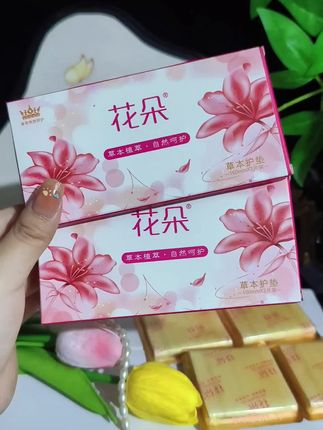 花朵草本护垫,草本养护私密处,透气不黏腻,日常用着超安心。#花朵#护垫#草本护垫#女生必备#自用好物分享