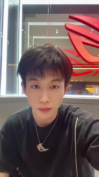 魔导士竟然也出了熔岩红配色!
#ROG外设 #rog魔导士ace75he #ROG20周年