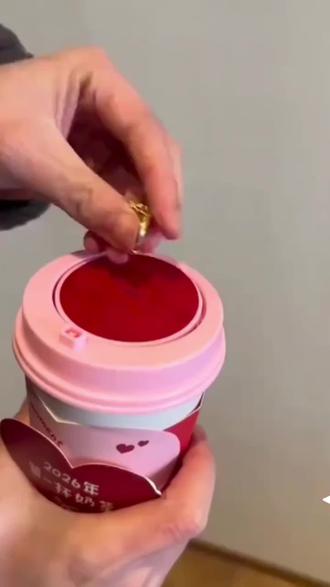 【新年礼物】原创惊喜翻转机关戒指盒奶茶杯盖戒指盒情人节礼物表白!#奶茶杯戒指盒 #惊喜 #新年礼物#奶茶杯礼盒#好物分享