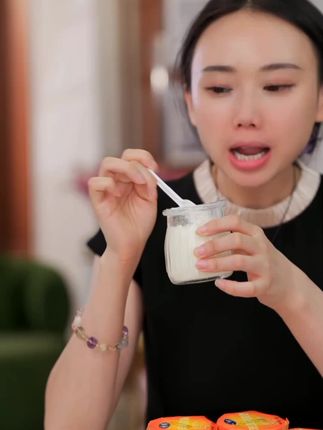 这个双皮酪酸奶居然这么好喝!它是那种很浓稠的质地,入口就是浓浓的奶香味,特别丝滑#双皮奶酪#奶香味#奶制品