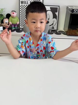 暑假长途旅行或者住酒店的,可以备一套这个迷你版的#磁力片,附带一个铁盒,既能收纳又能磁吸,还能锻炼动手能力和想象力#益智玩具 #让孩子远离手机#动手动脑