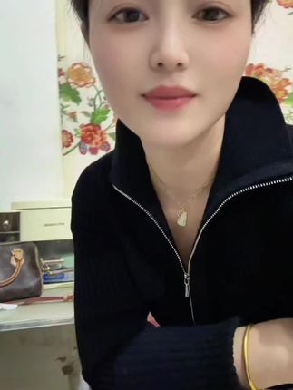 开始降温了,给不了你拥抱,给不了你外套,只能对你说一句记得添衣,别感冒了,好好的照顾好你自己,愿你开心快乐每一天❤️❤️❤️