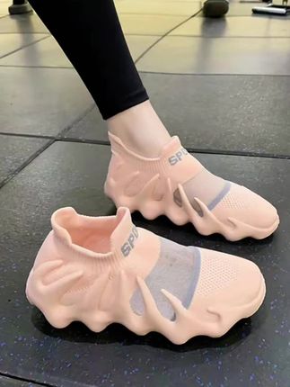 训练健身鞋女跳绳厚底跑步机鞋瑜伽室内专用软底轻便减震运动鞋女#训练健身鞋 #厚底运动鞋 #跑步鞋推荐 #爆款热卖中 @巨量千川 @小店随心推