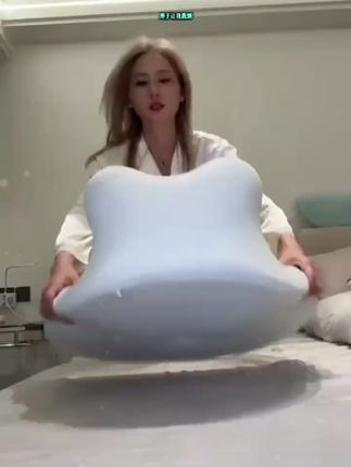 终于找到了舒服玩手机的靠枕,可趴可躺可靠,真的舒服! #沙发  #趴睡枕  #床上靠背垫腰靠  #熊猫枕