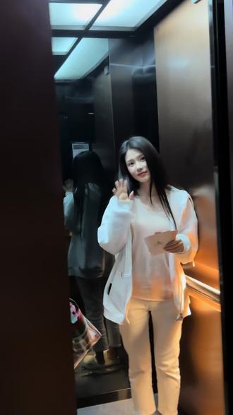 姐姐你怎么这么萌啊啊啊啊啊@锦子 姐姐你真的超级超级好看啊啊啊啊啊!你太瘦了啊啊啊啊🥹#锦子 #树洞恋人