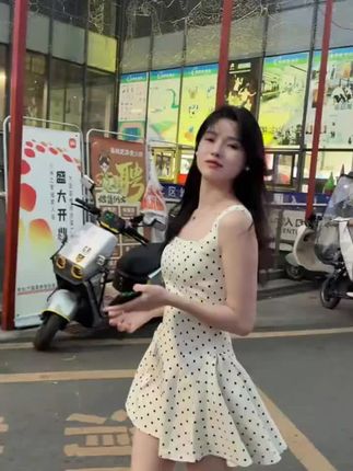 虞书欣jennie同款法式辣妹波点方领高腰收腰连衣裙气质吊带短裙子#法式#辣妹#每日分享