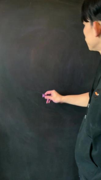 紫色星芒 今天的颜料没浪费 , 掌心里的色,是发梢漏下的星。#粉笔画 #我在抖音学画画 #绘画vlog #绘画过程