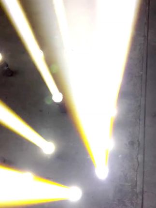 穿天炮白激光户外超强光手电筒,户外露营探险照明必备神器!#多功能手电筒 #高性能实用工具 #强光手电筒 #户外照明
