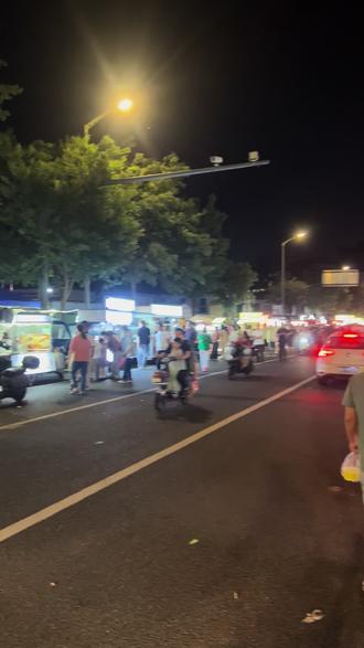 这个地方让人感动 #夜市交通乱象 #夜市街实拍 #夜市交通管理 #夜市晚高峰 #夜市交通状况