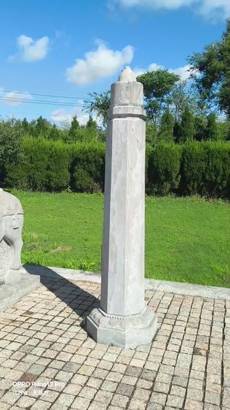 在江苏宜兴发现岳飞儿子岳霖的墓,和岳飞的衣冠塚。