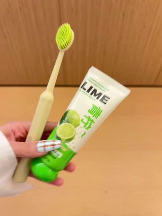 一见钟情!这牙刷写了我的名字!#牙刷 #软毛牙刷 #牙刷推荐 #口腔健康 #好物推荐🔥