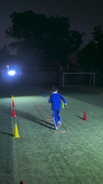 自备灯光训练第二天,没有条件就自己创造条件,唯有足球不可负