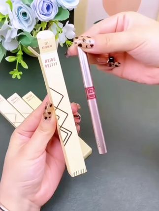 出门在外,唇笔随身携带,美丽随时在线!#美妆 #好东西一起分享