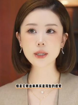 925银合成锆石耳饰 高级感超闪气质小众轻奢百搭女士耳圈耳环 #热门 925银合成锆石耳饰 高级感超闪气质小众轻奢百搭女士耳圈耳环2046#太厉害了吧 #霸气发言 #jks穿搭 #通勤穿搭图鉴