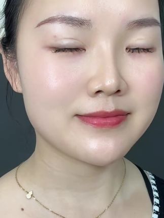 你就拿两瓶回去试试,脸上要是还各种斑点暗黄烦恼的姐妹们,早晚薄薄的涂一层 !#飞天牡丹