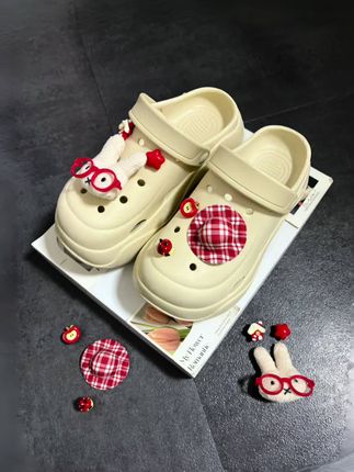 不响不臭脚‼️我的本命洞洞鞋!!!miffy万岁🍄,🍄 Miffy宝宝万岁!加入洞门不亏!!🤟🏻,谁懂啊!红帽子Miffy洞洞鞋尊嘟可爱到犯规!!#洞洞鞋 #哎呦喂你鞋真好看 #软底软面穿上超舒服 #脚宽脚胖都可以 #好鞋推荐