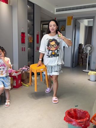 我们俩都不用摸了,还剩鱼妈妈的脚,她自己买过好多摸脚的都没有用,估计她自己也放弃了,我来几天给她搞好#好东西一起分享