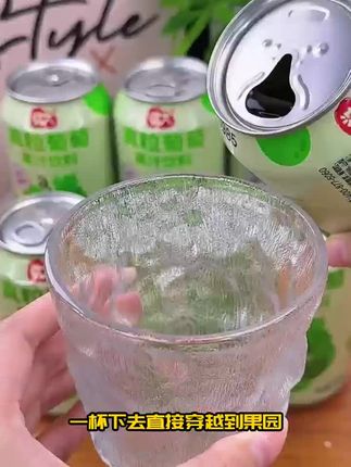 一口爆汁的葡萄果汁,每滴都是阳光葡萄的浓缩甜!# 果汁推荐 #葡萄控必入 #甜蜜诱惑