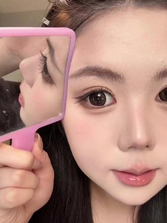 谁懂!婴儿弯就是纯欲界滴神!第一次贴假睫毛不会显老显凶,特别妈生适合贴着约会很温柔~#假睫毛#婴儿弯睫毛 #眼妆#睫毛