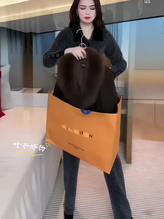 冬季新款显瘦毛领夹棉加厚短外套阔腿裤气质两件套#时尚气质穿搭#显高显瘦显腿长 #时尚套装 #穿出自信穿出美丽