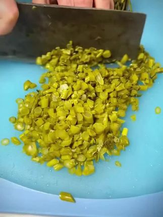 油菜酸菜 【油菜酸菜,鲜到骨子里!】 鲜嫩油菜发酵,酸香清爽超解腻!炒肉、做酸菜鱼、拌面条,一勺提鲜入味~ 脆嫩不柴,咸淡刚好,开胃又下饭。早餐配粥、晚餐佐饭,全家都爱这口酸香! 囤几袋放着,做饭随手加一勺,简单又美味。现在入手超划算,错过亏大了,速抢!#强烈推荐 #开胃菜 #油菜酸菜 #酸菜 #下饭神器 @DOU+小助手 @DOU+上热门