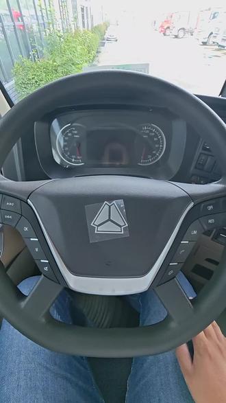 中国重汽新能源 取力器操作方式
#鲁通汽车城豪沃何栋栋