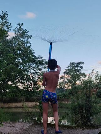 夏天小孩子的快乐