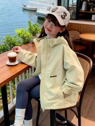 女童洋气冲锋衣 #秋季清冷感白月光穿搭 #初秋一周不重样穿搭 #和朋友的秋季同频穿搭 #被秋日氛围感穿搭拿捏了 #秋季不露腿穿搭 @抖加 🔥上热门🔥dou+🔥热点宝