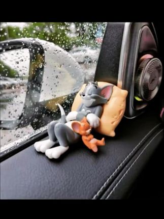 开车经常的朋友,一定要安排这个猫和老鼠摆件!当你心爱的小车车有了汤姆和杰瑞的陪伴,心情都会变得超棒~这两个小家伙不仅能帮你缓解压力,还能让车内氛围更温馨 #猫和老鼠  #汤姆杰瑞  #车内装饰  #小摆件