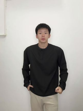 回复 @多喝椰子水的评论 普通男生还是小窄肩,真没救了?试试这件亨利衫,穿上就很板正有型还显肩宽!整个气质都不一样了!#健身#男生穿搭#逆袭 #轻熟穿搭
