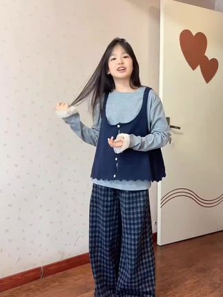 人生小满胜惯 #生女儿就是用来打扮的 #谁穿谁好看系列 #慵懒风穿搭 #秋季穿搭 #女童穿搭@巨量千川 @抖音商城