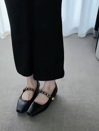 春夏必备!女款百搭复古玛丽珍皮鞋,时尚又舒适! #百搭复古皮鞋 #百搭皮鞋 #女款玛丽珍鞋 #复古女鞋 #复古方头