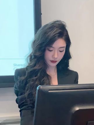 自己给自己底气 才是女人最大的魅力!#职场女性 #气场全开 #西装杀 #优雅气质 #大女主穿搭