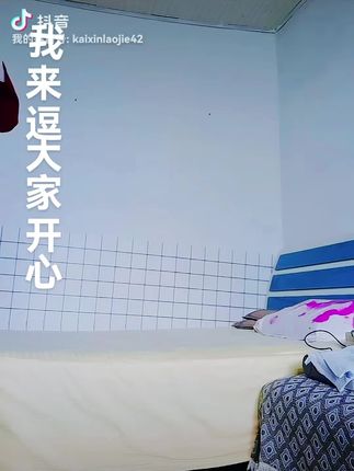 #亲爱的兄弟姐妹们,晚上好呀。我出镜逗大家开心来啦。笑一笑十年少。感谢聆听欣赏。🙏🙏🙏
