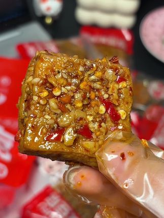 比肉还好吃的#爆汁虎皮豆腐 外焦里嫩,香香辣辣的,一口下去真的太爽了#太好吃了 #解馋#哇又便宜又好吃 #追剧小零食