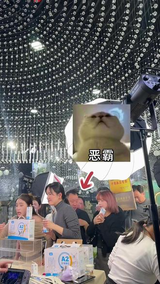 开年首场直播碰到很多老朋友,@华生小红鞋刘欢大吉大利 开开心心一起帮忙,不怕sjb 就怕聚一窝#王雪梨 #直播日常记录 #搞笑视频