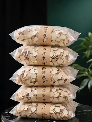 🌿 滋补新选择,一片见真章!   这袋西洋参片,色泽淡黄如凝脂,在透明包装里颗颗饱满均匀,搭配古意盎然的棕褐色标签,往黑金石纹的桌面上一摆,轻奢质感拉满。   泡上几片,参香淡雅绵长,入口清冽回甘,是日常补气养阴、提神抗疲的绝佳好物。不管是自己养生调理,还是送长辈一份诚意满满的滋补礼,它都能稳稳拿捏!快把这份来自自然的“元气补给包”带回家~#西洋参 #滋补养生 #喝出来的健康 #养生就是养健康 #仙女都在喝什么 @抖加🔥上热门🔥dou+🔥热点宝 @DOU+上热门