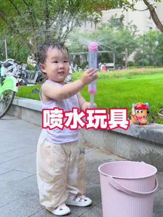 试过这个抽拉喷水玩具吗?按压省力,水花超解压!#爱玩水的小朋友 #儿童玩具 #母婴好物 #开心果的果