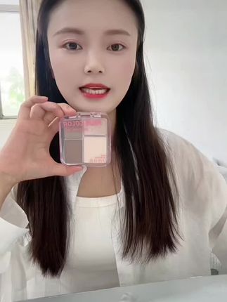 就这么一盘,就能满足你日常所有要求,它的颜色也非常好看,特别的闪#美妆分享 修容盘#好物推荐分享