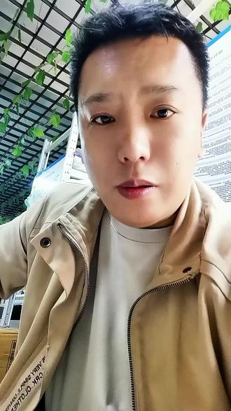 没人问你累不累,只劝你别放弃 总有人劝你咬牙坚持、负重前行,
却很少有人心疼你早已疲惫不堪。
不必强迫自己永远坚强,
累了就放慢脚步,接纳脆弱,好好善待自己。#生活是一种态度 #成年人感悟 #人间清醒 #好好爱自己